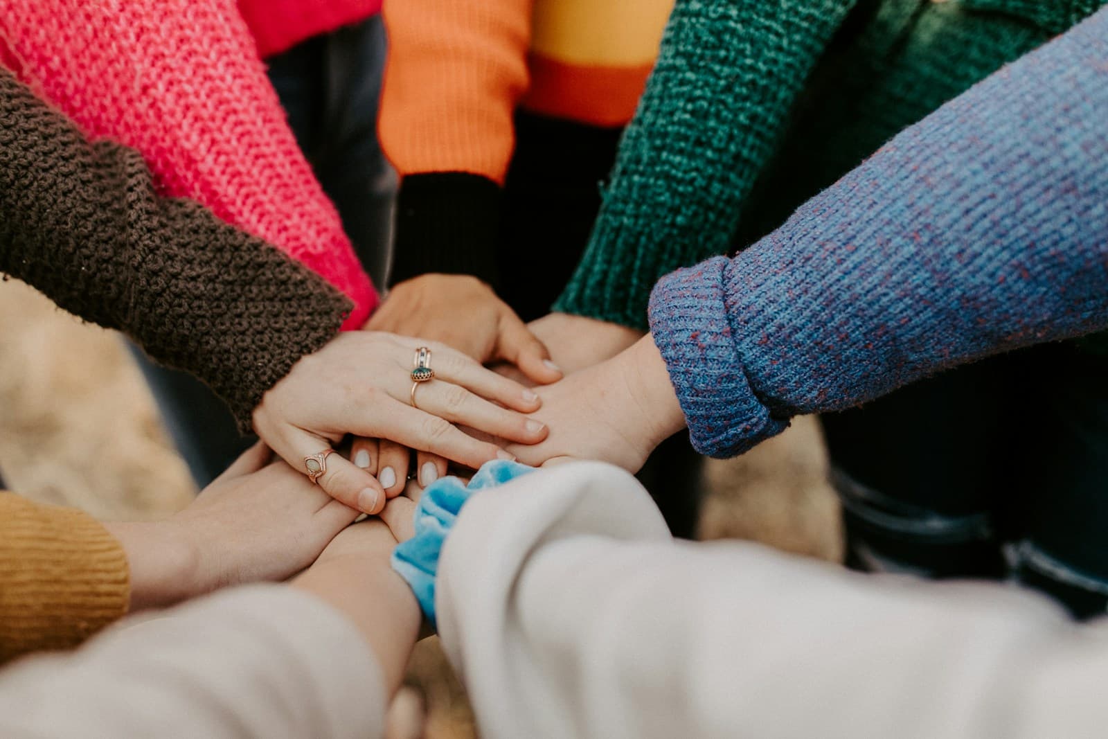 Grup de persoane împreună — comunitate incluzivă
